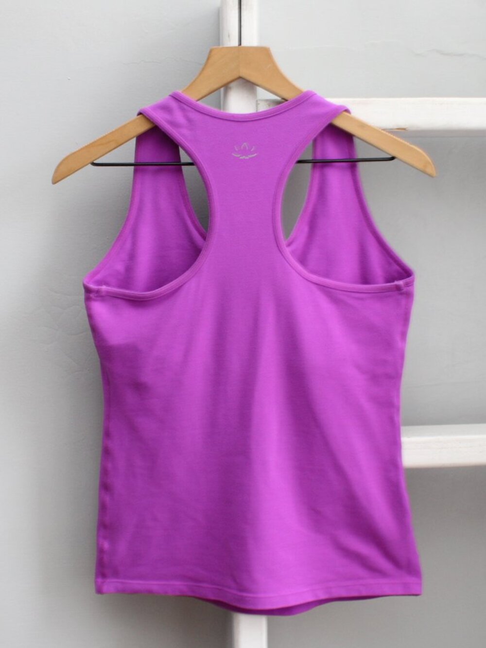 Beyond Yoga Vibrant Purple Racerback Tank with Built Self Shelf Bra Size Large - Picture 2 of 4